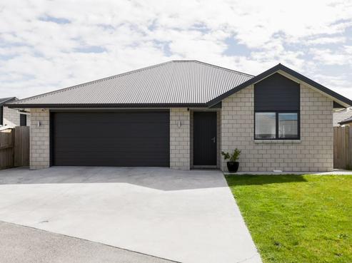 8 Oolong Court, Huntington