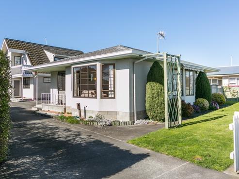 1/37 Middle Road, Havelock North