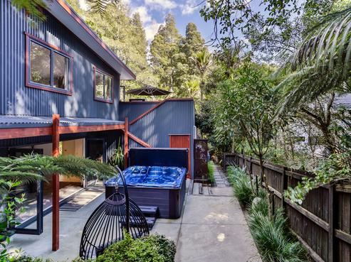 42 Valley Road, Titirangi
