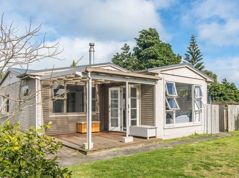 51 Ocean Road, Paraparaumu Beach