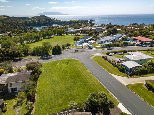 8 Seatoun Avenue, Leigh