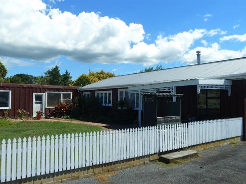 11 Front Miranda Road, Waitakaruru