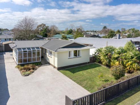 50 Deanwell Avenue, Deanwell