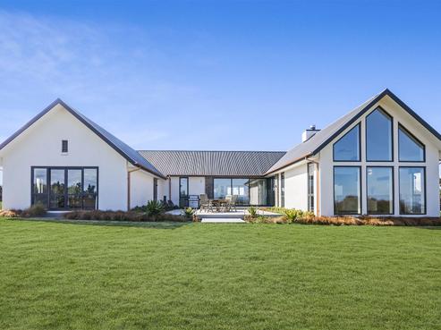 395 Davis Road, Cust