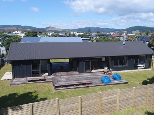 106 Sands Crescent, Matarangi