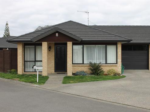 27 Ian Peter Way, Otaki