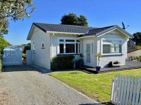 33 Toi Street, Otaki Beach