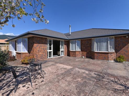 11 Maple Crescent, Richmond