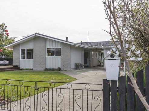 81 Cologne Street, Martinborough