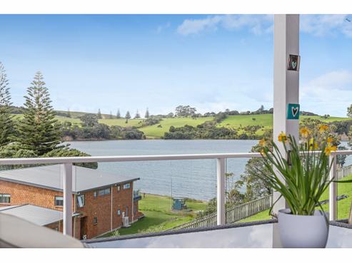 90 Shakespear Road, Army Bay