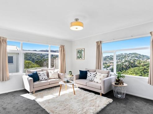2/27 Winston Street, Crofton Downs