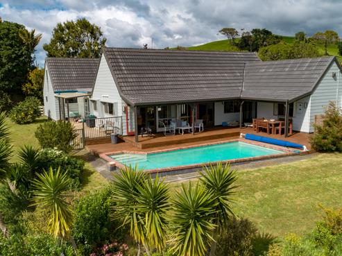 15 Penrhys Close, Waitakaruru