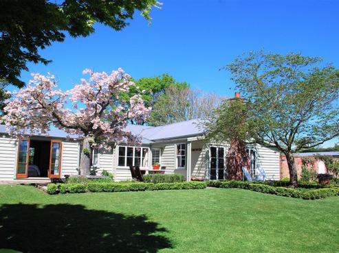1842 Cust Road, Cust