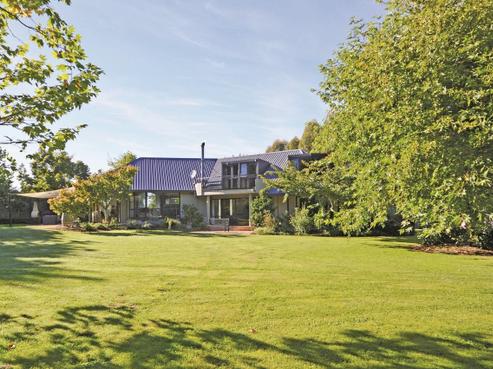 126 Barton Road, Fairview