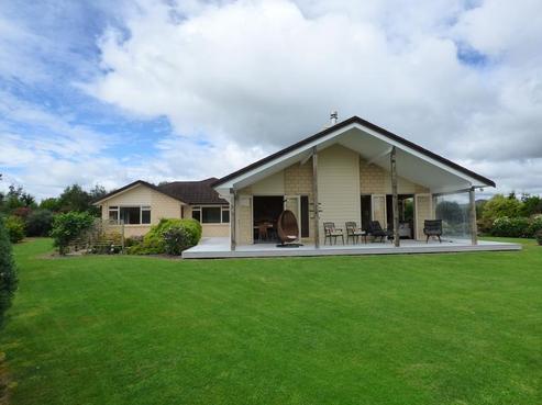 10 Des Terry Way, Waipu