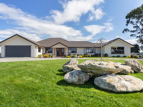 40 Devils Bridge Road, Weston