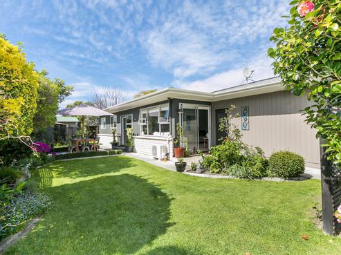 2/4 Mckeefry Avenue, Greenmeadows
