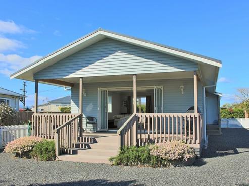 1B Front Miranda Road, Waitakaruru