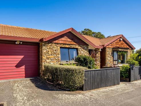 11 Makaro Street, Eastbourne