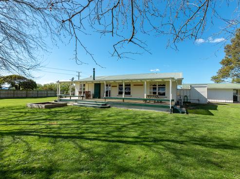 1386 State Highway 25, Pipiroa