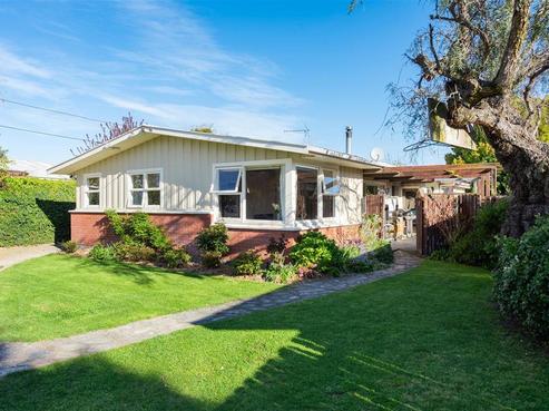 6 Rudd Crescent, Redwoodtown