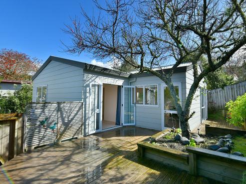 2/4 Kenneth Hopper Place, Manly