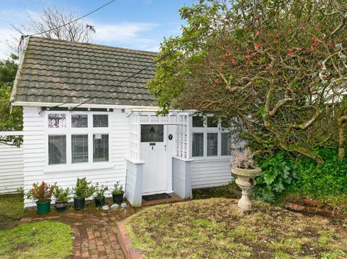 8 Poplar Grove, Thorndon