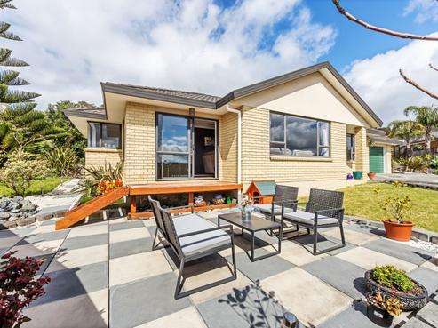 17 Roberta Crescent, Orewa