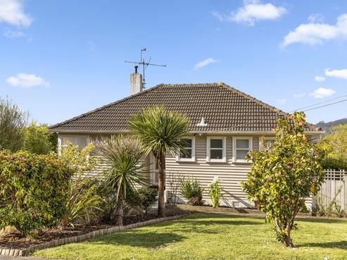 4 Hill Grove, Naenae