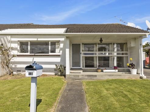 16 Amberley Grove, Central Hutt