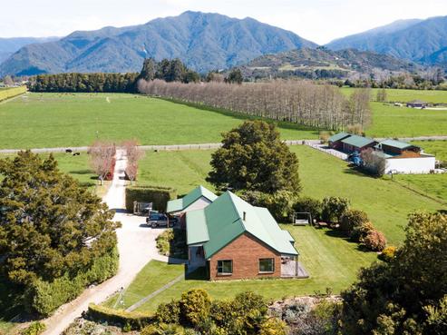 27 Moulder Road, Takaka