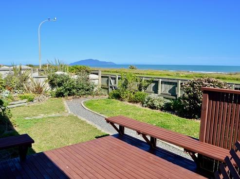 122 Marine Parade, Otaki Beach