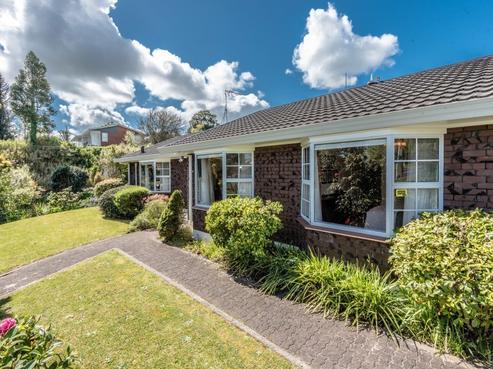 1016 River Road, Queenwood