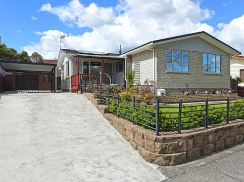 90 California Drive, Totara Park