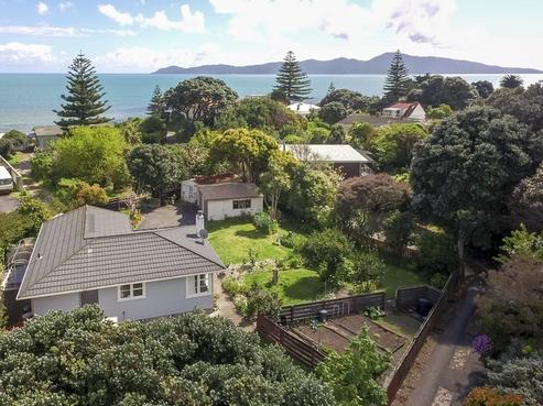 17 The Crescent, Raumati South