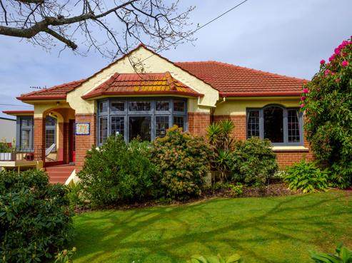 77 Middleton Road, Kew