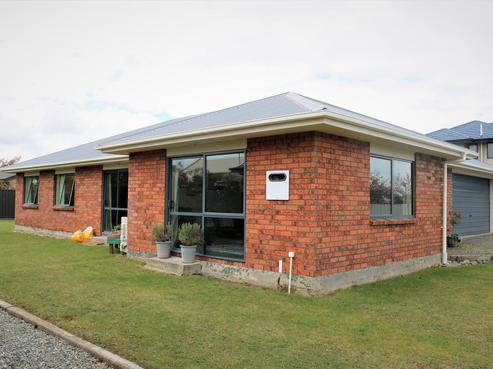 25 Lawson Burrows Crescent, Te Anau