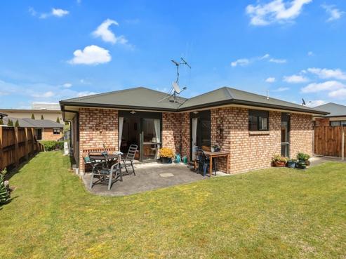 8 Limerick Lane, Huntington