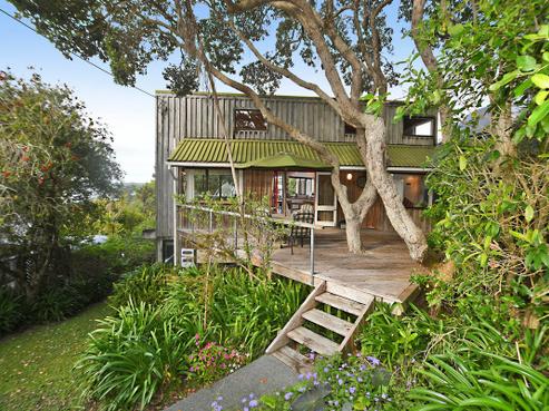 6 Hillside Crescent, Leigh