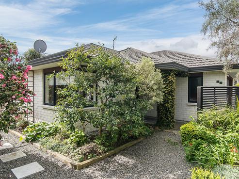 17 Lorna Irene Drive, Raumati South