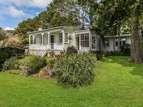 102 Bethells Road, Waitakere