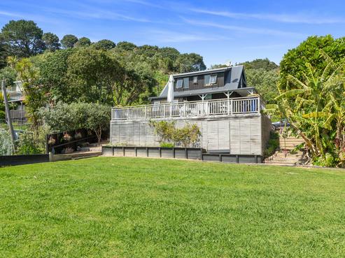 5 Third Avenue, Onetangi