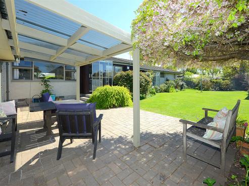 54 Avonhead Road, Avonhead