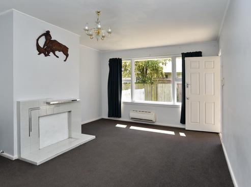 79 Hills Road, Edgeware