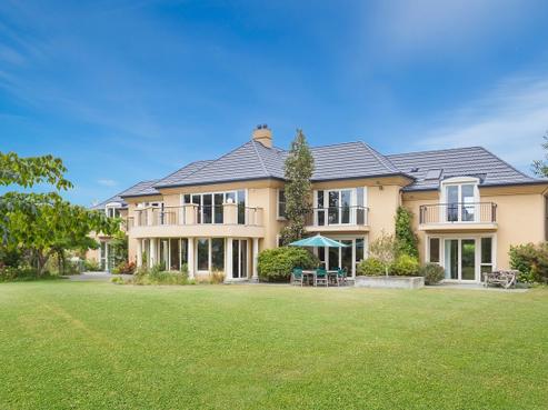 8 Clearwater Avenue, Northwood