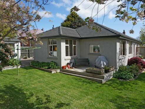 423 Queens Drive, Windsor