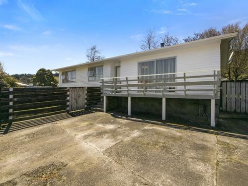 11 Wicklow Grove, Wainuiomata