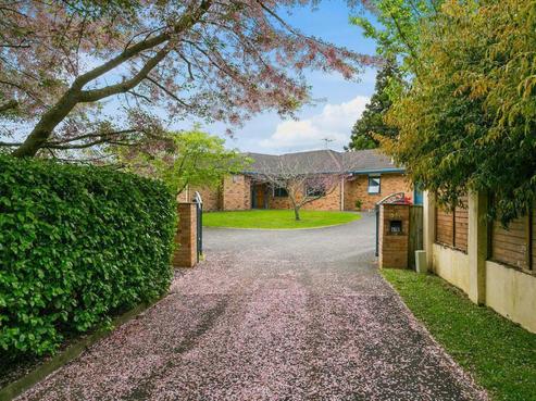 61B Cowley Drive, Leamington