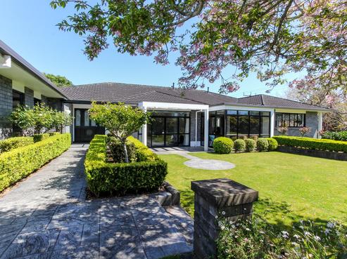 2 Kinross Drive, Merrilands