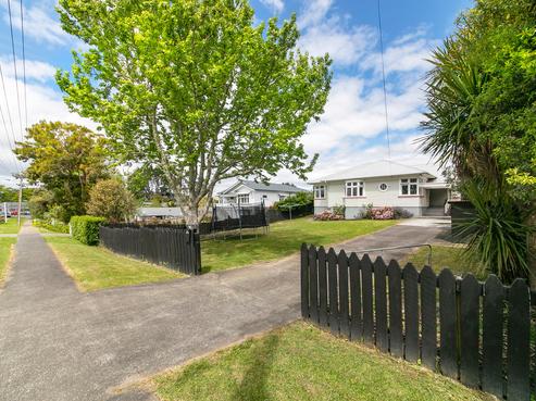 54 Queen Street, Riverhead